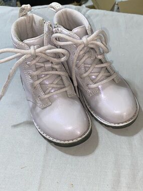 UGG Girls SIZE 9 Shimmery Light Lilac glittery Lace-Up BootsGood clean condition